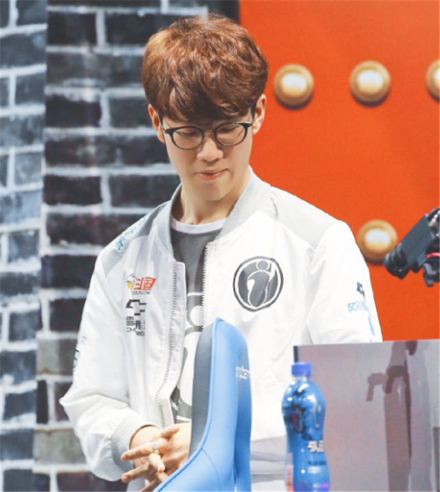 PCS赛区MFT战队官宣大名单 风哥FireFox担任战队总监