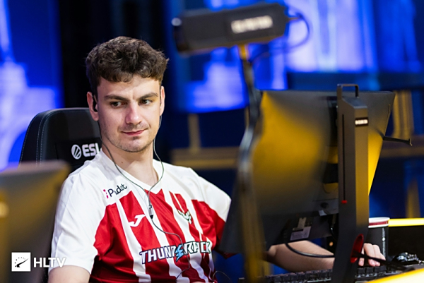 LNG Esports 阵容由 Hanyi 揭晓： ZIKA , Tian , Scout , Peyz , Hang 在午夜签约